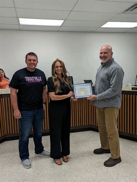 School board holds recognitions for employees, students – Fincastle Herald