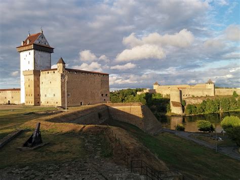 Backpacking in Estonia - Narva - NOMADIC BACKPACKER