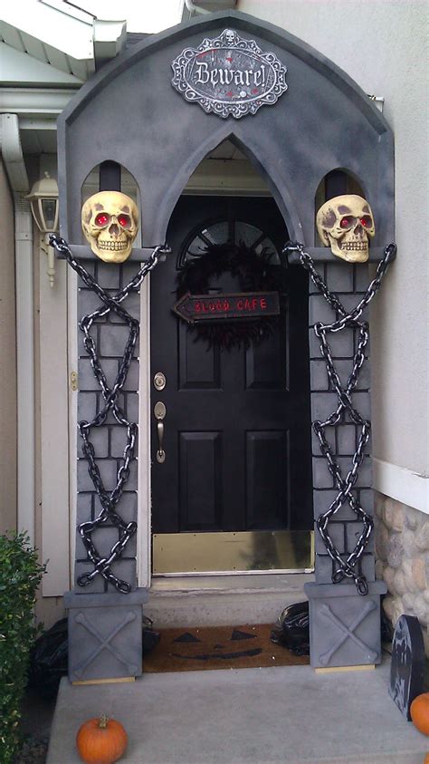 The Best 35 Front Door Decorations For This Halloween