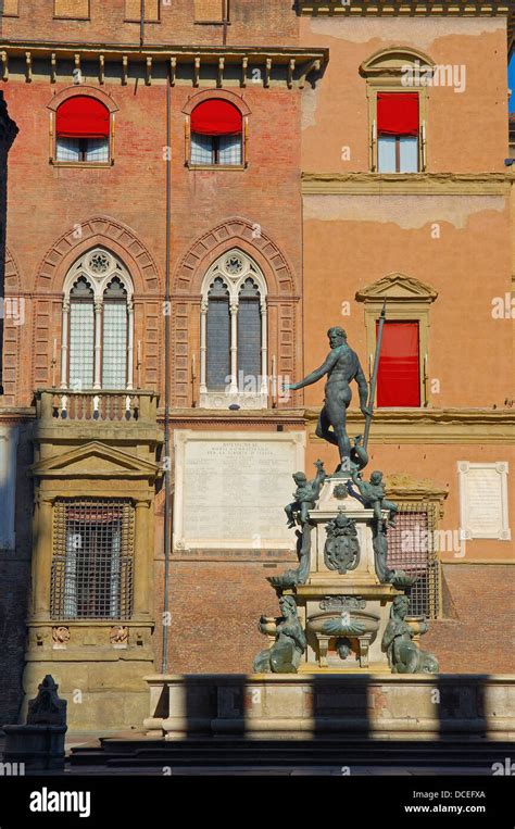 Bologna, Neptuno fountain, Piazza Maggiore, Main Square, Emilia Romagna ...