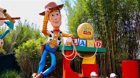 Disney's Hollywood Studios Toy Story Land Walkthrough in 4K | Walt ...