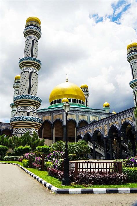 Jame’ Asr Hassanil Bolkiah Mosque - AtlasIslamica