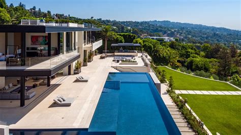 Celebrity surgeon goes 'all in' on $180 million Bel Air mansion