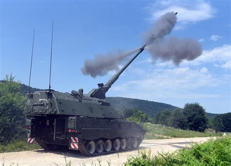 Croatian Panzerhaubitze 2000 (PzH 2000) firing [1920 × 1385] : MilitaryPorn