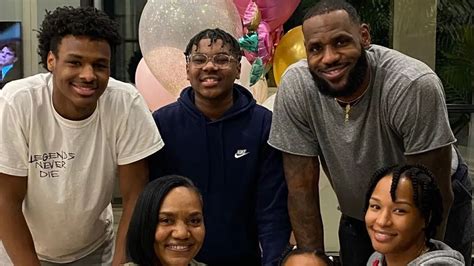 Lebron James Parents, Siblings, Wife & More