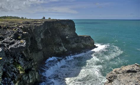 File:Sea cliff, Barbados coast.jpg - Wikimedia Commons