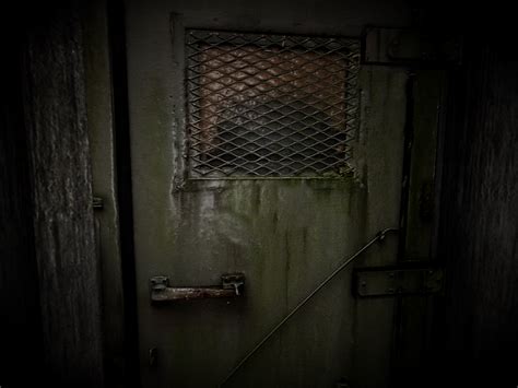 SCP-087 Windows The door has closed behind