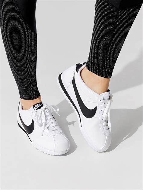 Nike Classic Cortez in White/black-white Zapatos Nike Cortez, Nike ...