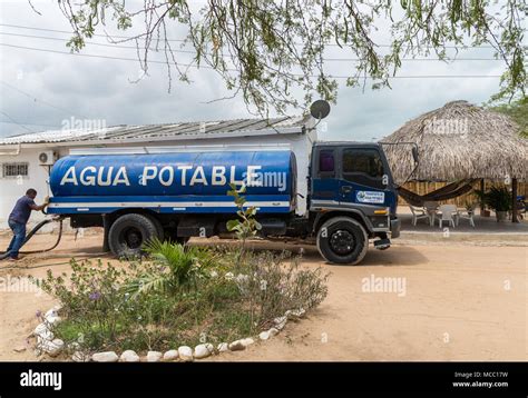 Water delivery delivering truck hi-res stock photography and images - Alamy