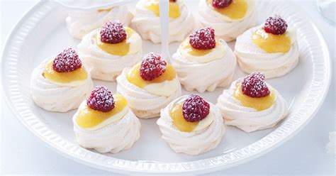 Mini lemon custard pavlovas