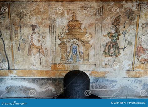 Fresco/mural Paintings In Ancient Brihadeeswarar Temple In Thanjavur ...