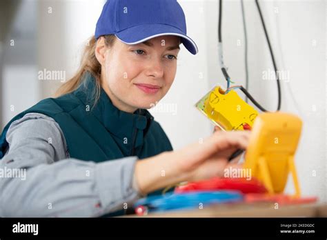 female electrician using multimeter on circuit breaker cabinet Stock Photo - Alamy