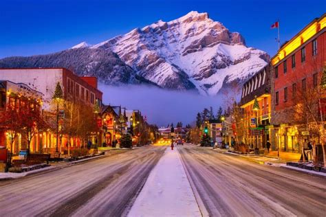 20 BEST Ski Resorts In Canada: Expert's Guide (2024)