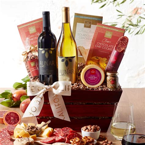 California Getaway Wine Gift Basket - 84.99 USD | Hickory Farms in 2021 | Cheese gifts, Wine ...