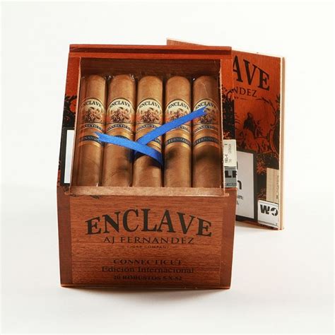 AJ Fernandez Enclave Connecticut Robusto (20) – The Oak Lounge e-shop