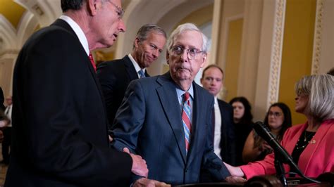 Mitch McConnell freezes up in public appearance, second time in a month ...