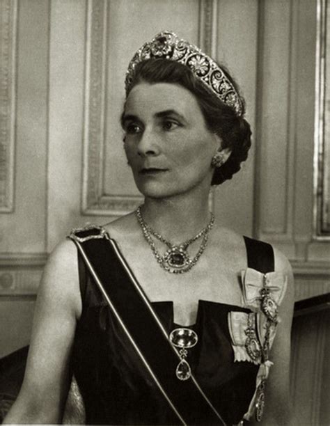 The duchess of Gloucester and her magnificents jewels. Late 1940s. | Royal jewelry, Royal tiaras ...