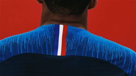 Coupe du monde 2018 / Equipe de France - Le nouveau maillot des Bleus dévoilé - L'équipe de ...