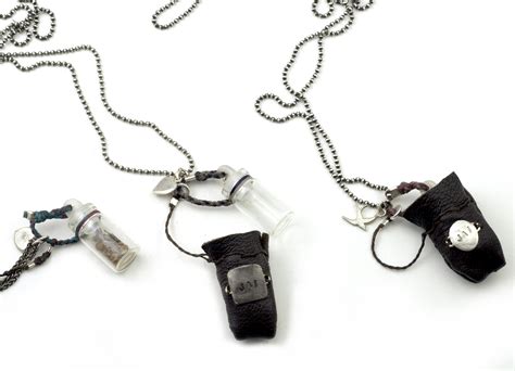 Memorial Jewelry Helps You Stay Connected While You Grieve - SevenPonds ...