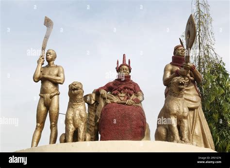 Oba Ovonramwen Statue, (1888–1897) Benin City, Edo State, Nigeria Stock ...