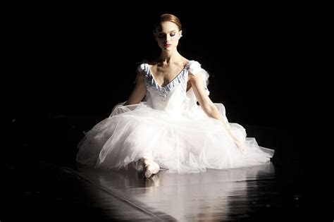 Black Swan stills - Black Swan Photo (18562919) - Fanpop