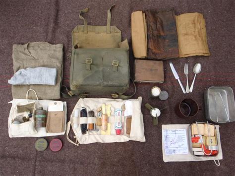 Contents of a Second World War British Paratrooper's haversack. | ParaData