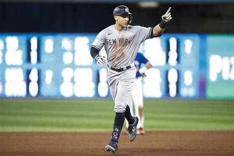 ‘Suspicious’ Video Of Aaron Judge Hitting Home Run Is Trending - The Spun