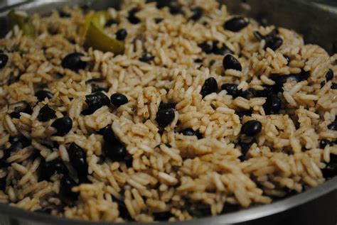 The 'Chefski Digest: Moro de Habichuelas Negras (Rice and Black Beans)