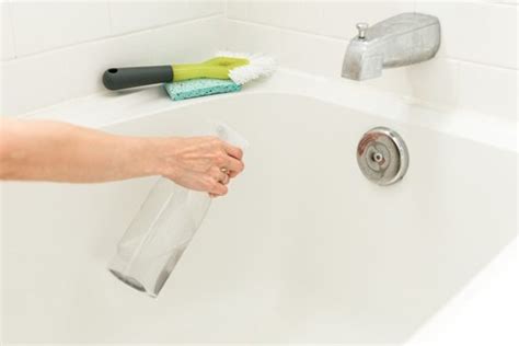 9 Cleaning Tips to Maintain Your Acrylic Bathtub| Streamline