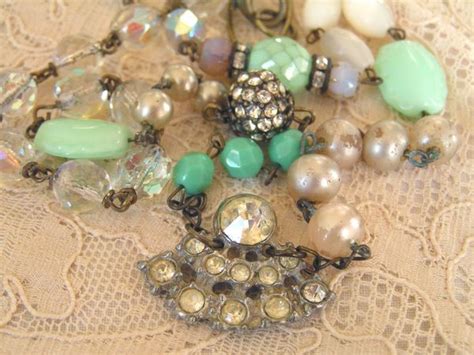 Everyday Beauty: Vintage Trinket Jewelry