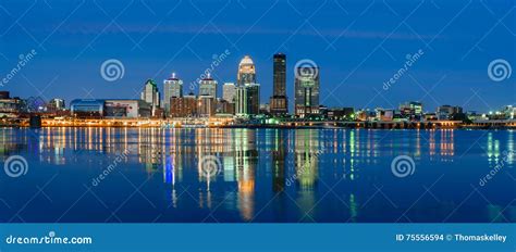 Louisville Skyline after Dark Editorial Stock Image - Image of sunrise, ohio: 75556594