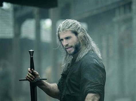 Fans Outraged as Liam Hemsworth Replaces Henry Cavill for 'The Witcher ...