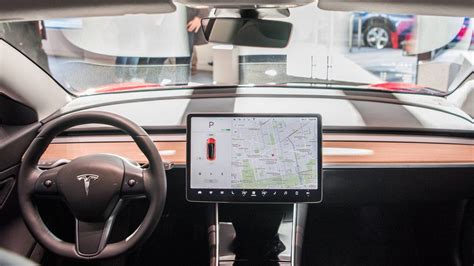 Tesla cameras will monitor driver awareness - BBC News