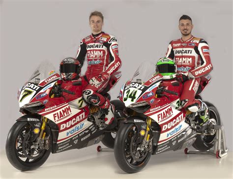 Ducati Introduces the 2014 WSBK Team - autoevolution