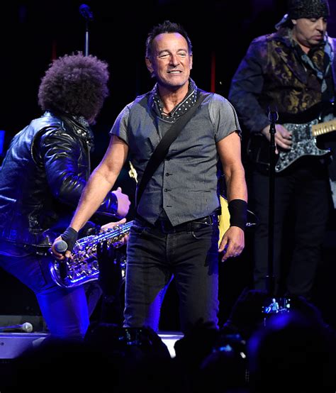 Bruce Springsteen fans get ticket refunds | khou.com