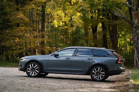 2021 Volvo V90 Cross Country T6: AWD Volvo’s lifted midsize wagon ...