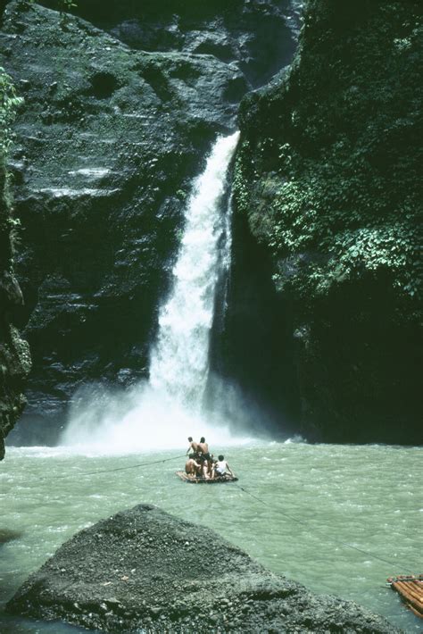 Best Beaches in Luzon Island - ELMUMS