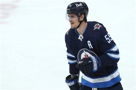 Jets top goal-scorer Scheifele leaves Game 4 with injury | Winnipeg Sun