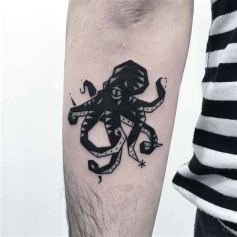 66 Bold Blackwork Tattoos by Greemtattoo - Page 6 of 6 - TattooAdore