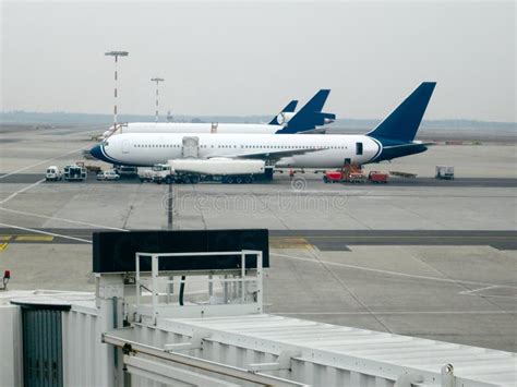 Malpensa airport stock image. Image of passenger, milan - 515703