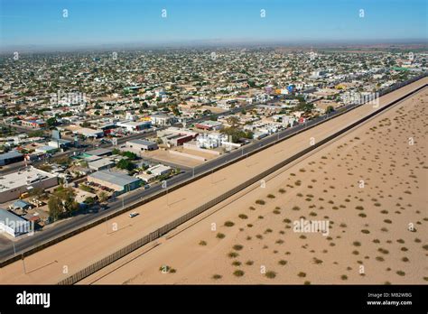 U.S. BORDER AGENT ON PATROL AT THE INTERNATIONAL BORDER OF MEXICO AND THE USA (aerial view ...