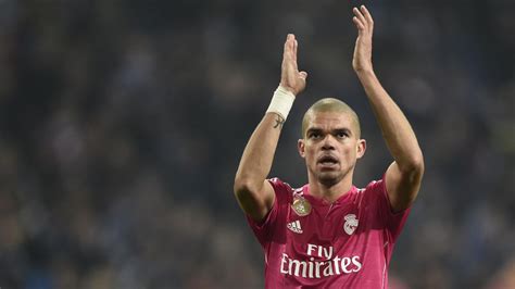 Real Madrid defender Pepe sidelined by thigh injury - Eurosport