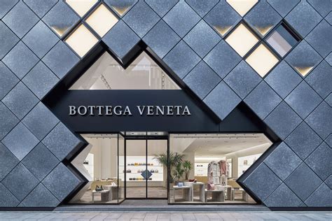 Bottega Veneta's New Tokyo Flagship is a Futuristic Retail Mecca | Retail facade, Facade design ...