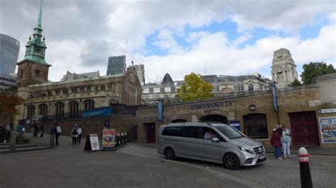 Pictures of Tower HIll, London. - See Around Britain