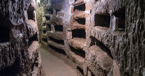 This Is How You Can See The Roman Catacombs While You're In Rome