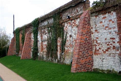 Buttressed Retaining Walls - Structural Guide