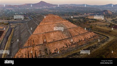 Sunrise over the Teotihuacan pyramid, Mexico Stock Photo - Alamy