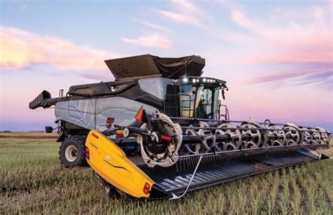 New Holland reveals the new CR11, the next-generation flagship combine