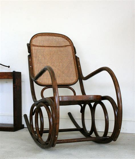 Beautiful 1930’s bentwood rocking chair Thonet style with rare shaped ...