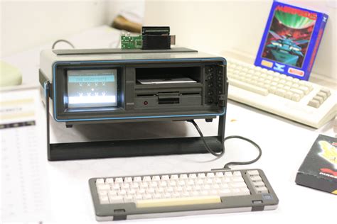 Commodore SX-64 (1982) | secure.wikimedia.org/wikipedia/de/w… | Flickr